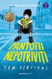 Cumpara ieftin Pantofii nepotriviti. Nu-i mereu usor sa te integrezi&hellip;/Tom Percival, Corint Junior