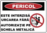 Placuta este interzisa urcarea fara autorizatie pe schela metalica