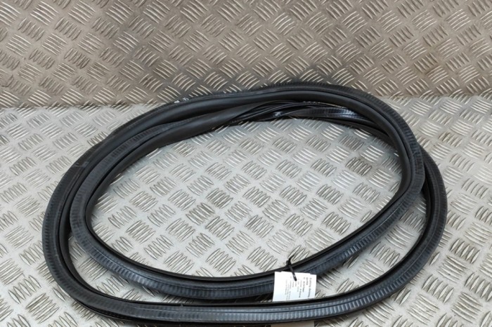 Garnitura ușă dreapta spate MERCEDES-BENZ EQE V295 2022 OEM: A2956970400 | 23679441