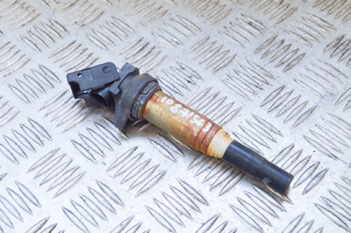 Bobina de inducție de &icirc;naltă tensiune BMW 4 Coupe F32, F82 2014 OEM: 28114820,8616153 10871563