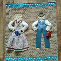 Peretar lucru manual vintage cuplu imbracat traditional german, mateiale textile