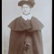 DOAMNA CU PELERINA SI UMBRELA , PHOTO DU GLOBE , PARIS , FOTOGRAFIE TIP C.D.V. , MONOCROMA, LIPITA PE CARTON , DATATA 1895