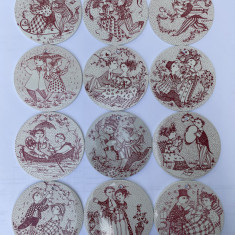 12 piese decorative din FAIANTA daneza NYMOLLE, reprezentand lunile anului