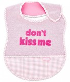 Cumpara ieftin Baveta BabyJem din bumbac Dont Kiss Me (Culoare: Roz)