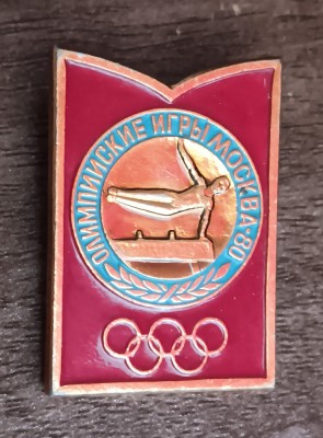 QW9 N7 3 - Insigna sport - JO Moscova 1980 - gimnastica - cal cu manere foto