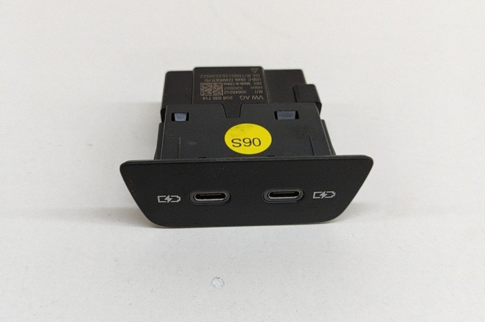 USB VW ID.3 E11 2023 OEM: 2G6035718 25433345