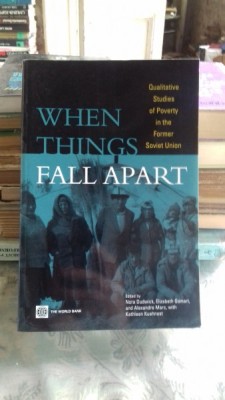 WHEN THINGS FALL APART - NORA DUDWICK (CAND LUCRURILE SE IMPOTMOLESC. STUDIU CALITATIV AL SARACIEI IN FOSTA UNIUNE SOVIETICA) foto