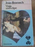 VRAJA UNEI CLIPE - Joan Bramsch, ALCRIS 1994, Roman de dragoste, 190 pagini