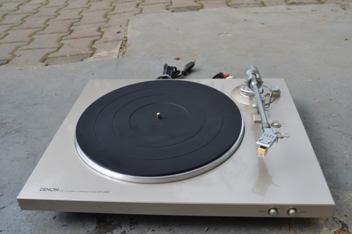Pick up Denon DP 300 F