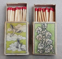 Romania anii 90 - Flori si pasari, 2 cutii de chibrituri romanesti din carton, fabricate la CHIBRO S.A. Bucuresti