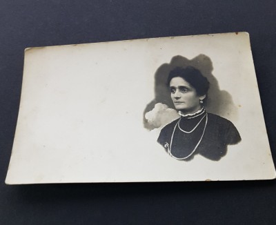 Carte poștală .Doamnă din perioada interbelică foto