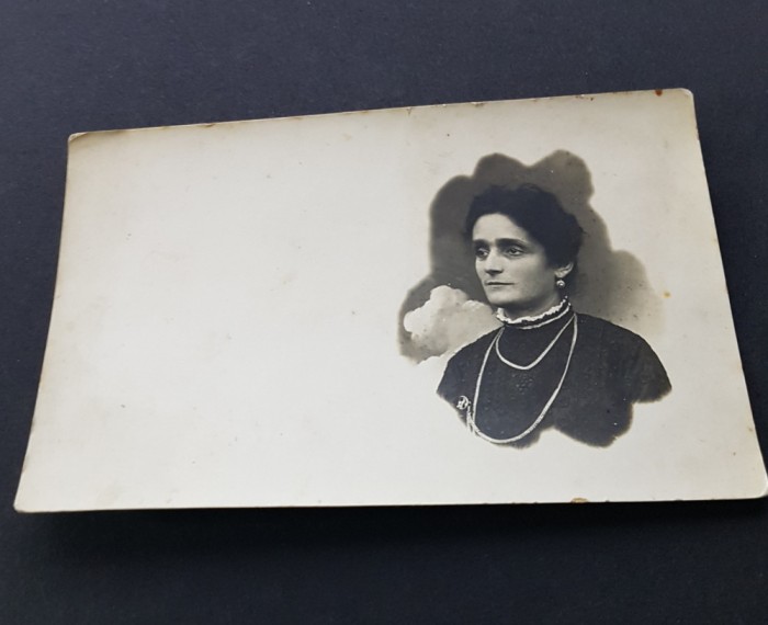 Carte poștală .Doamnă din perioada interbelică