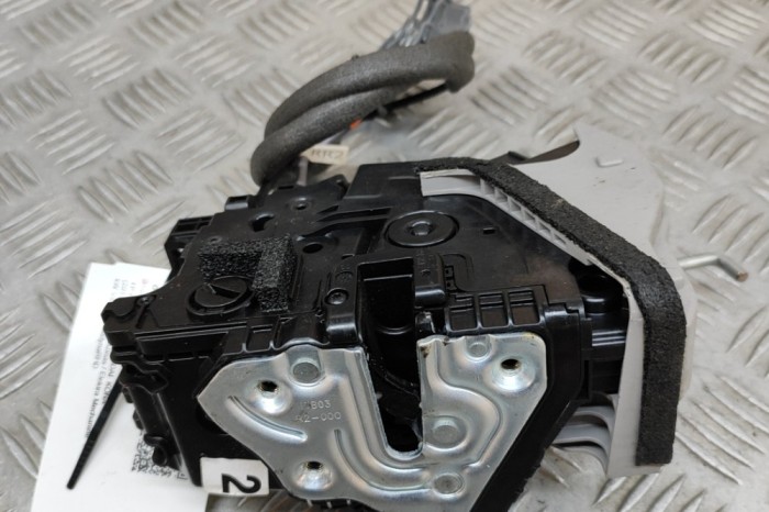 &Icirc;ncuietoare ușă dreapta spate HYUNDAI KONA 2022 OEM: 81420-J9500 29955133