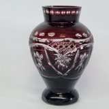 Vaza mica romaneasca cristal rosu rubin, veche, vintage