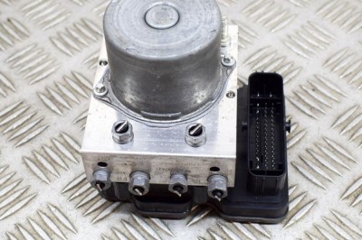 Pompa ABS MASERATI LEVANTE SUV M161 2023 OEM: 6701574210,670157421,0265294167,0265956481 21094248 foto