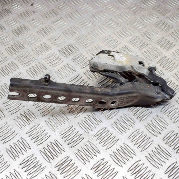 Balama capota dreapta față AUDI A8 D3 4E2, 4E8 2003 OEM: 4E0823302E 13937674