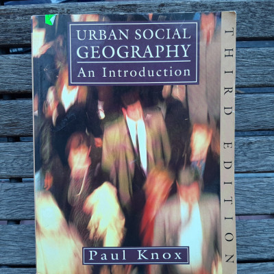 Urban social geography (Paul Knox, 3rd ed., reprint) foto