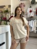 Bluza bej din bumbac cu floricele aplicate orizontal