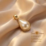 Pandantiv Perla Lumiere cu perla alb-crem A n forma de picatura, placat cu aur 18K, 1,5 cm , Brazilia