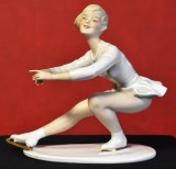 Statueta din portelan Wallendorf semnata de artist Kurt Steiner - Patinatoare / patinaj artistic pe gheata