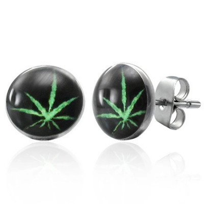 Cercei din oțel - frunză de marijuana, fundal negru foto