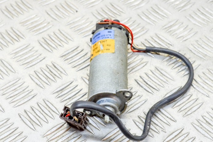 Motor de control scaun st&acirc;nga față MERCEDES-BENZ S W220 1999 OEM: 0130002479,2208201542 13796388