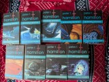 Peter Hamilton, Trilogia Zorii nopții (Disfunctia realitatii, Alchimistul neutronic, Zeul adormit) 9 volume, complet