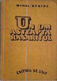 Un om asteapta rasaritul - Mihai Beniuc - Carte Poezie - Coperta uzata