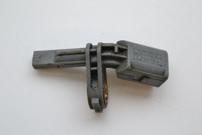 Senzor ABS st&acirc;nga spate VW TOUAREG 7LA, 7L6, 7L7 2007 OEM: 7L0927807B 2017332