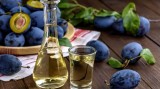 Vand tuica din prune, 3 litri, 100% naturala productie proprie sat natal