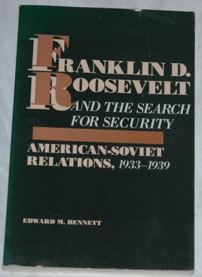 Franklin D. Roosevelt and the Search for Security American-Soviet relations, 1933-1939 Edward M. Bennett foto