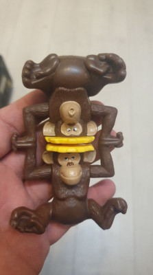 Surpriza Mc Donalds doua maimutele cap in cap foto