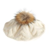 Bereta alba cu puf maro