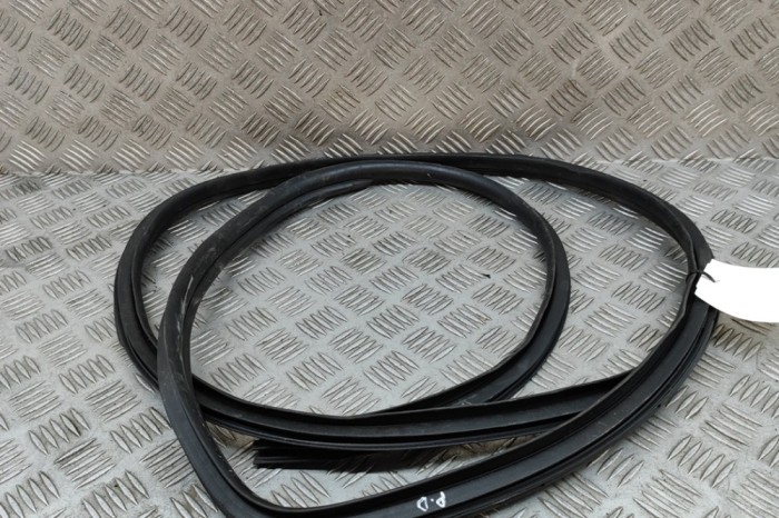 Garnitura ușă dreapta față TOYOTA HILUX VII Pick-up _N1_, _N2_, _N3_ 2011 OEM: 62311-0K070 | 28823053