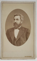 FOTOGRAF M. SCHWARZ , NICOLAE VOINOV (1834- 1899 ) , FOST MINISTRU , PORTRET CU PAPION , FOTOGRAFIE C.D.V. , SFARSITUL SEC. XIX foto