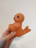 Foca - Aradeanca, jucarie veche romaneasca de cauciuc, cu piuitoare functionala, anii 80, 12cm