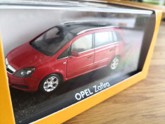 Se vinde macheta Opel zafira B foto