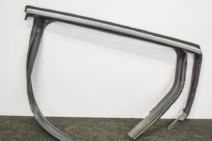 Bandou superior ușă st&acirc;nga spate VOLVO V40 Hatchback 2016 OEM: 31278599 | 10948997
