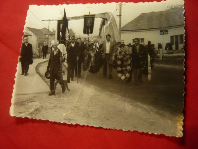 Fotografie veche -Inmormantare in comuna Lunca -Crisul Negru .11,5x9cm ,pliu pe foto