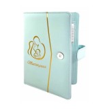 Cumpara ieftin Husa pentru jurnalul de maternitate, dimensiuni deschisa 30.9 x 20.9 cm, piele ecologica, albastru deschis, auriu