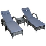 Outsunny Set 2 Sezlonguri si 1 Masuta de Gradina in Poli ratan Gri cu Saltea Captusita si Roti | Aosom Romania