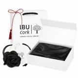 Cumpara ieftin Set cadou esarfa si brosa Black Elegance