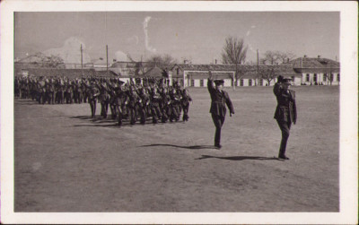 HST P1517 Poză defilare elevi Liceul Militar Regele Ferdinand I și comandant foto