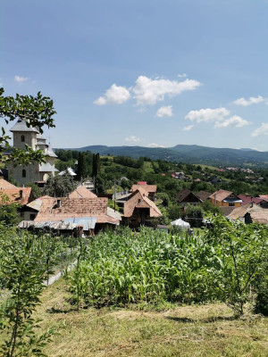 Casa si teren Comănești Bacau foto