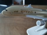 Macheta metalica de avion Etihad (marime medium) | Decoratie | Perfect pentru cadou