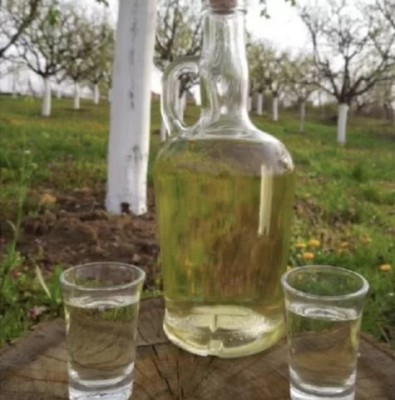 Vand tuica din prune, 1 litru, 100% naturala productie proprie foto