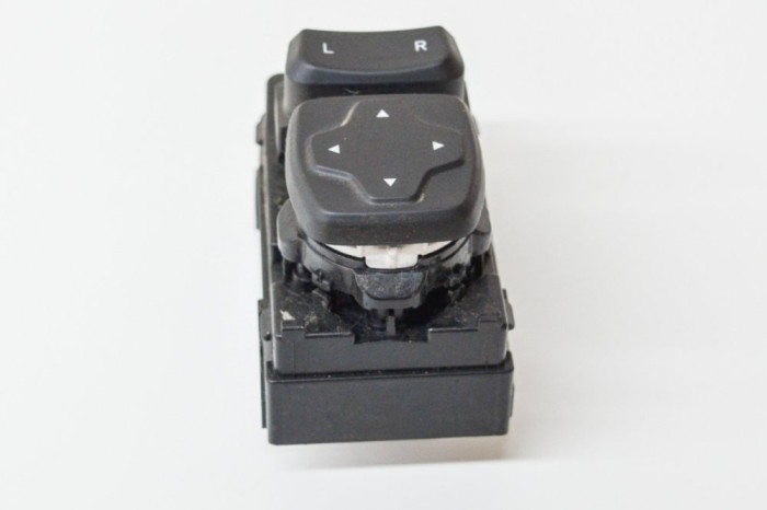 Comutator de reglare oglinda HYUNDAI KONA 2018 OEM: 3K548A-1000 | 12836562