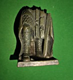 Stăp&acirc;nul Inelor, Lord of the Rings, statuia distrusă a regelui Rohanului, Helm Hammerland vintage 2003 Play Along plastic 6 cm h