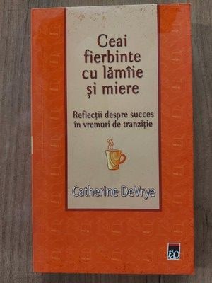 Ceai fierbinte cu lamaie si miere- Catherine DeVrye foto