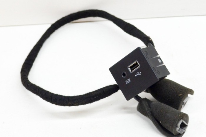 Port USB/AUX-In MASERATI GHIBLI M157 2016 OEM: 670009770 13982737